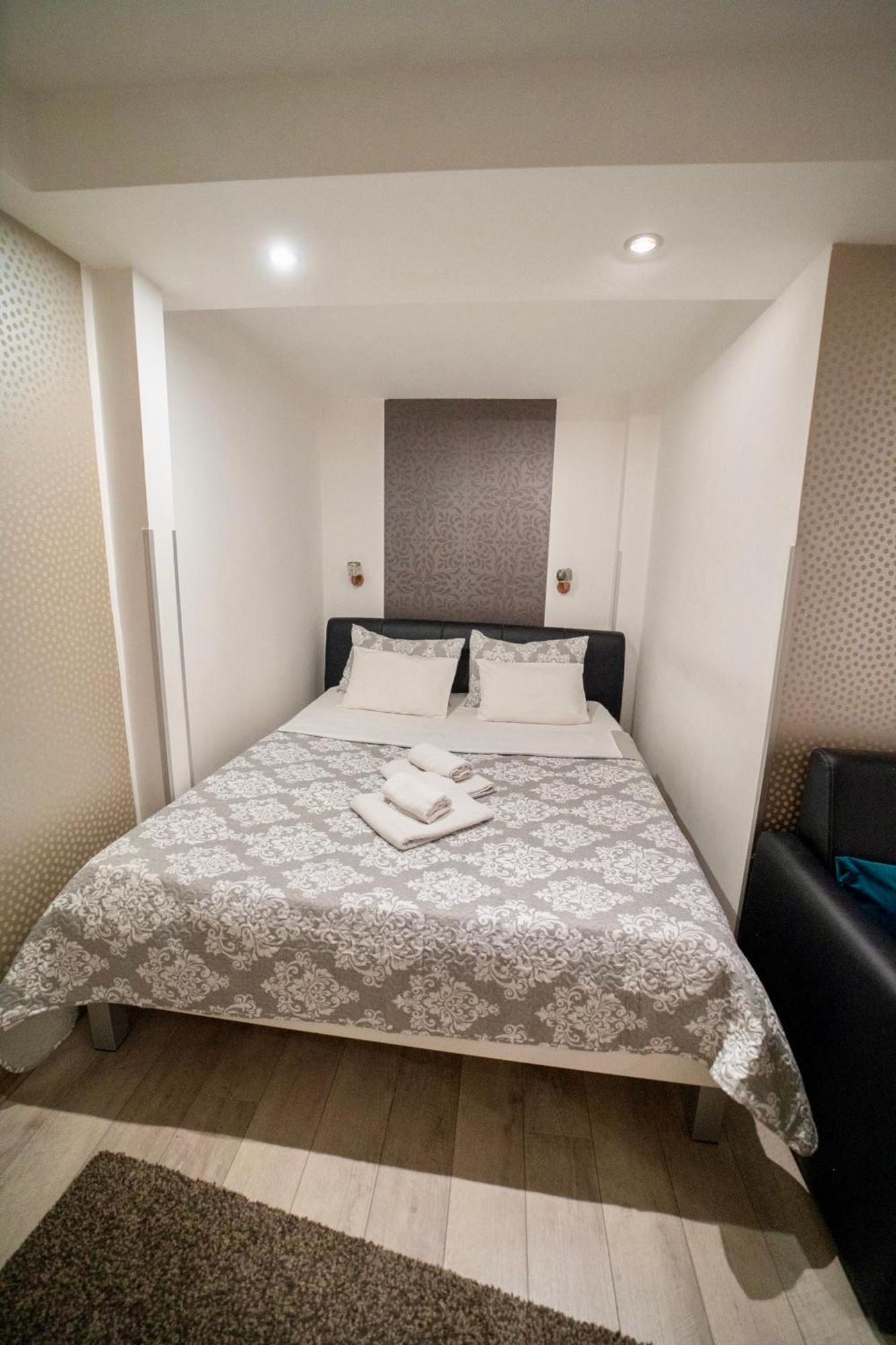 Apartmani Aleksandra U Centru Grada Kragujevac Dış mekan fotoğraf