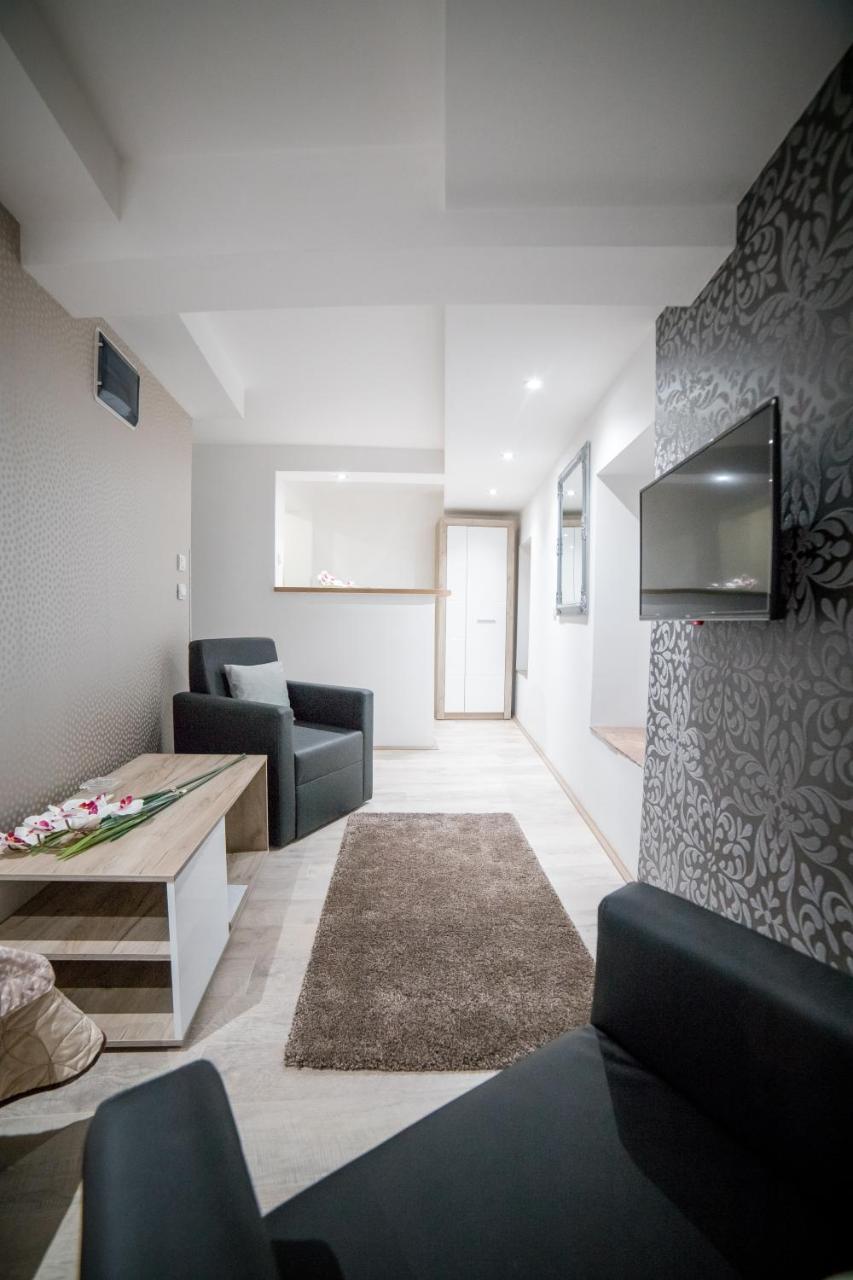 Apartmani Aleksandra U Centru Grada Kragujevac Dış mekan fotoğraf